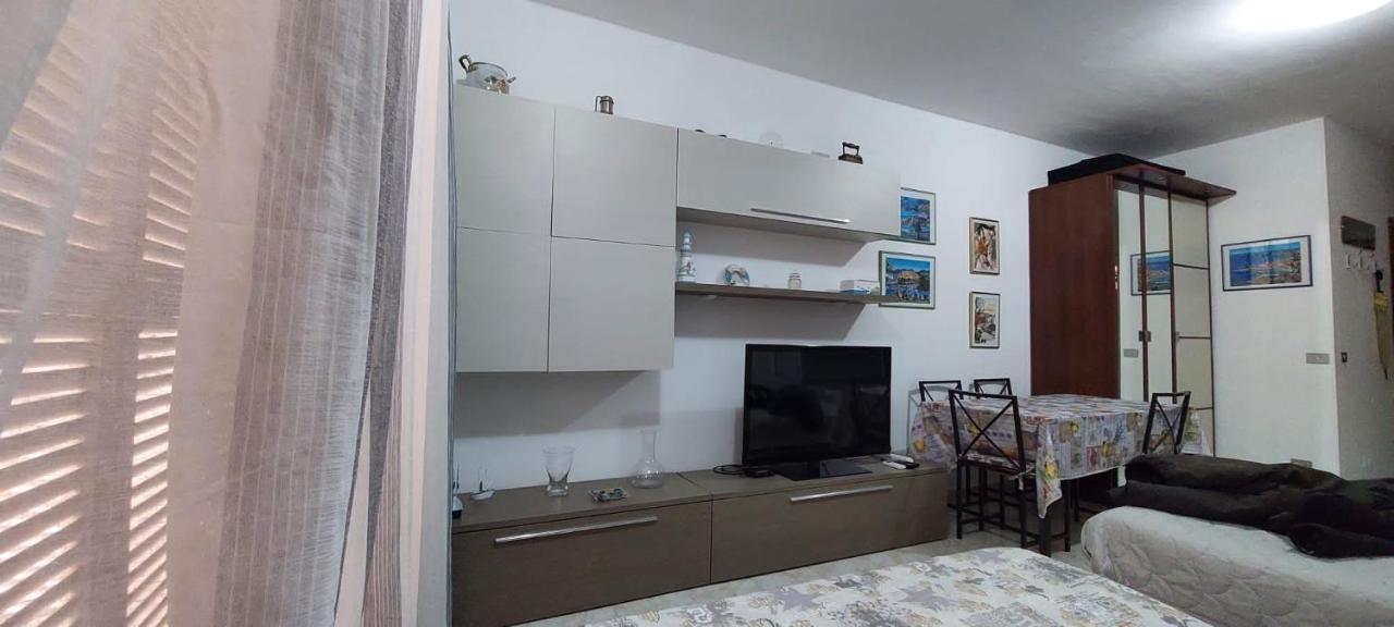 Апартаменты Ampio Monolocale Con Terrazzo - A 2 Passi Dal Mare Latte Экстерьер фото